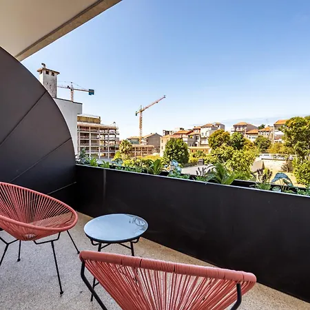 Nomads Lux - 1bdr Almada Cool *