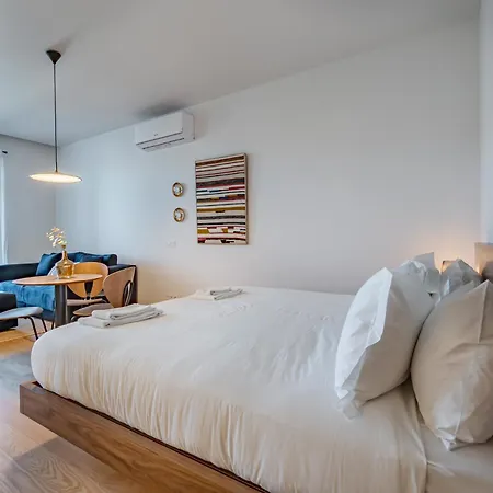 Nomads Lux - 1bdr Almada Cool