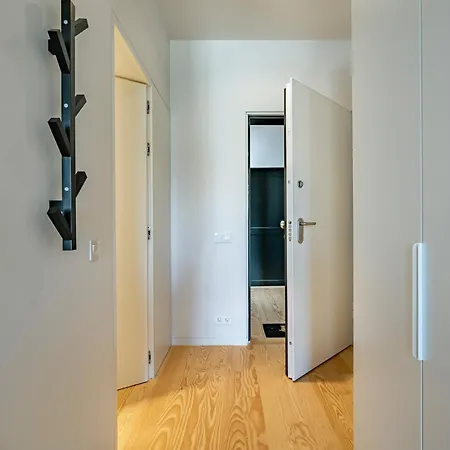 Nomads Lux - 1bdr Almada Cool
