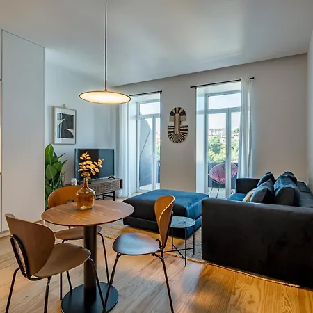 Nomads Lux - 1bdr Almada Cool